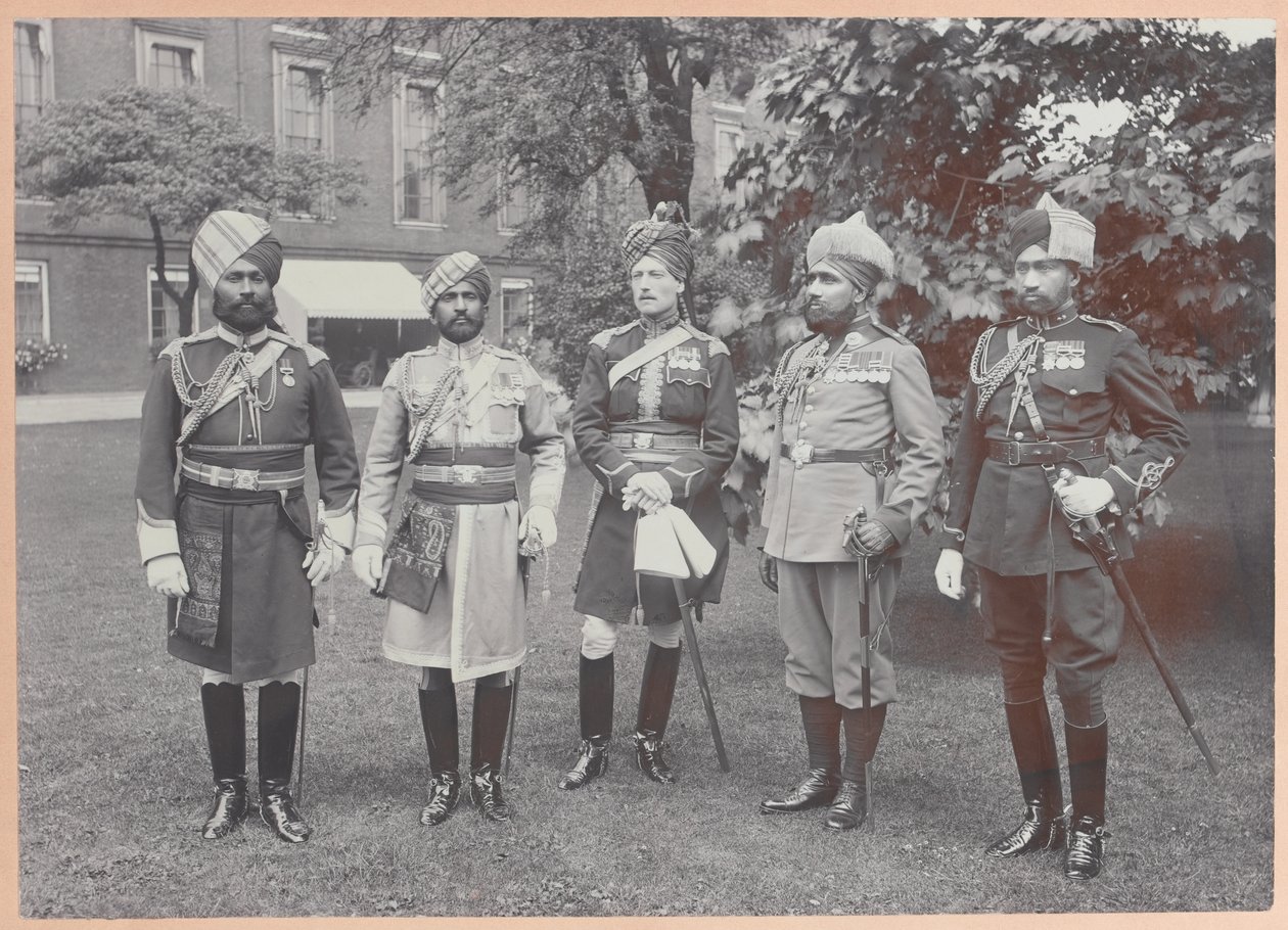 Indische Ordonnanzoffiziere des Königs, 1911 von Carl Vandyk