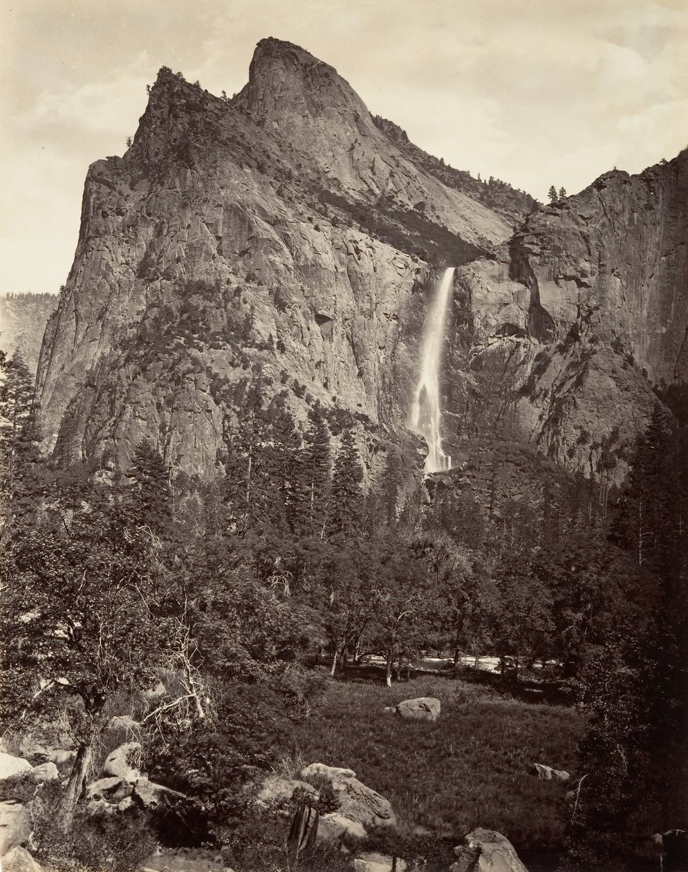 Brautschleierfall, 940 Fuß, Yosemite, ca. 1872, gedruckt ca. 1876 von Carleton E. Watkins.