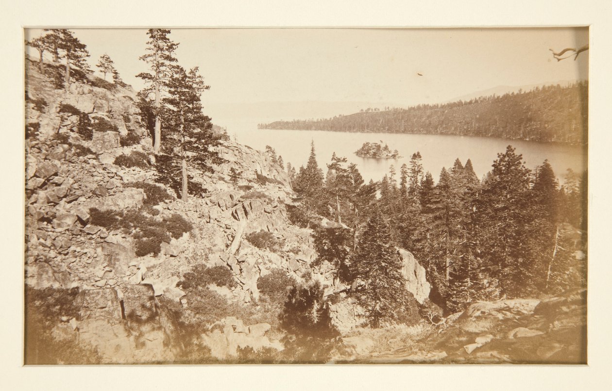 Vier Eisenbahnszenen und vier Ansichten des Lake Tahoe: Emerald Bay, Lake Tahoe von Carleton E. Watkins