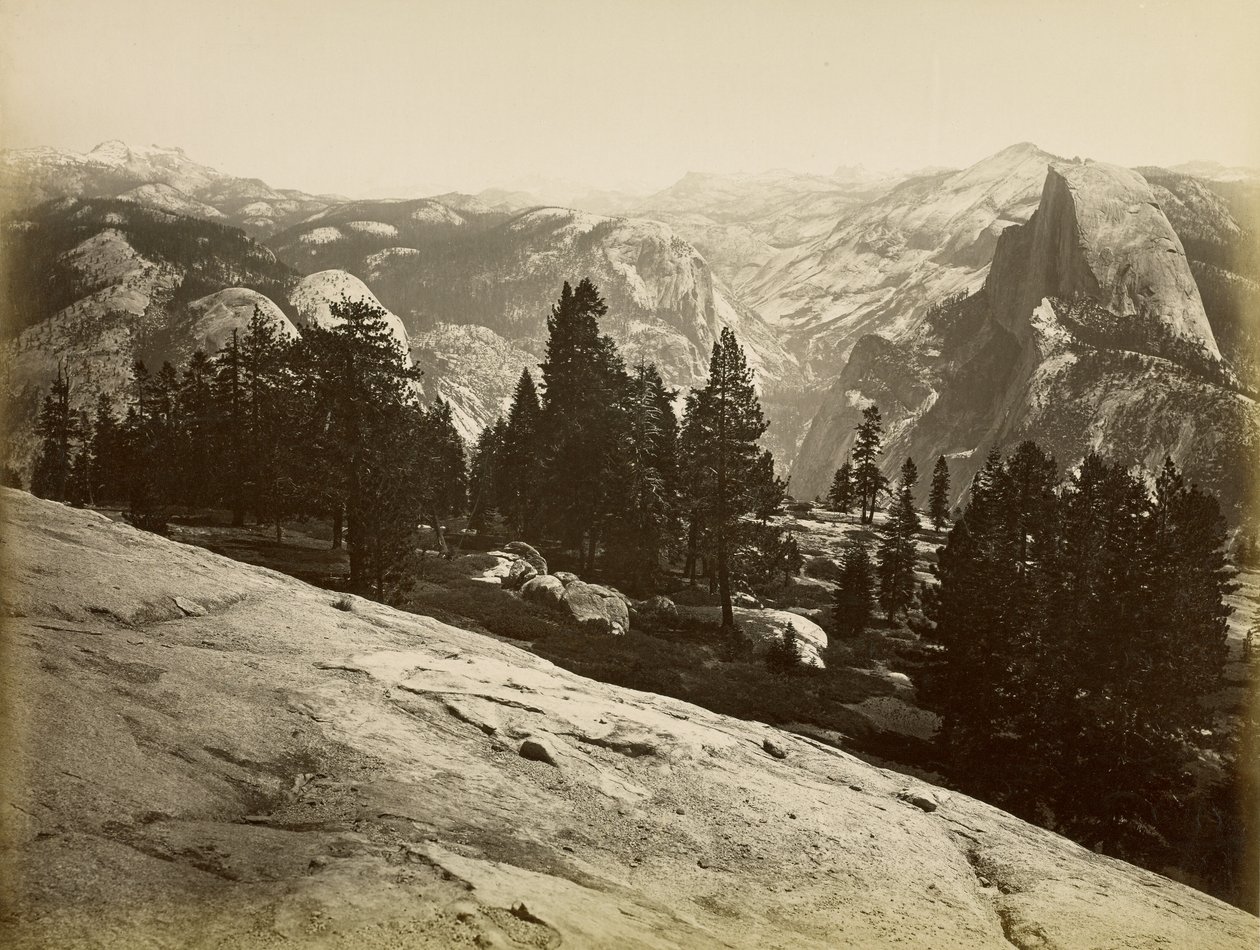 [Die Kuppeln, vom Sentinel Dome, Yosemite] von Carleton Watkins
