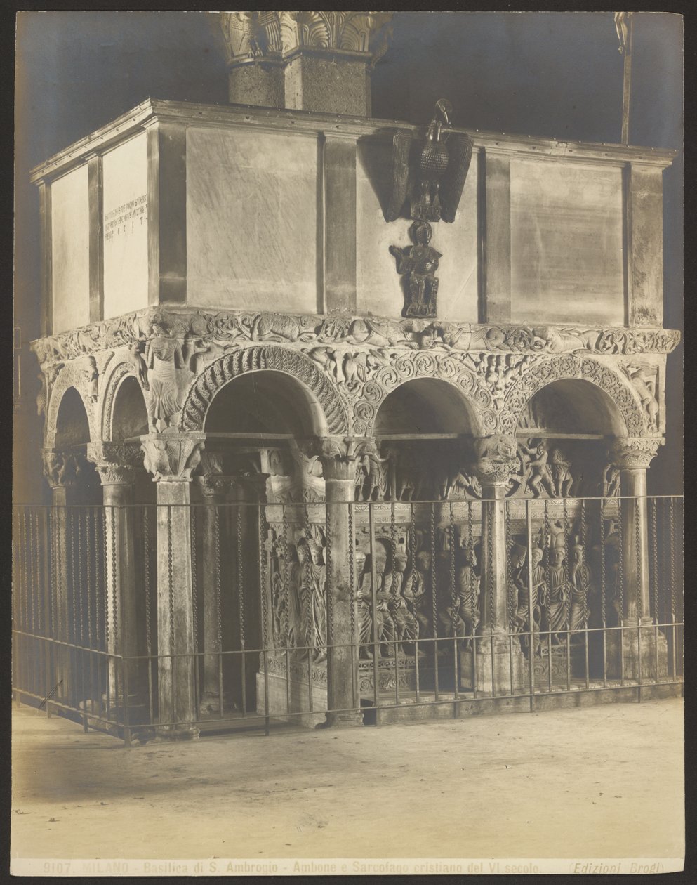 Mailand - Basilika von S. Ambrogio - Ambo und christliches Sarkophag aus dem 6. Jahrhundert von Carlo Brogi