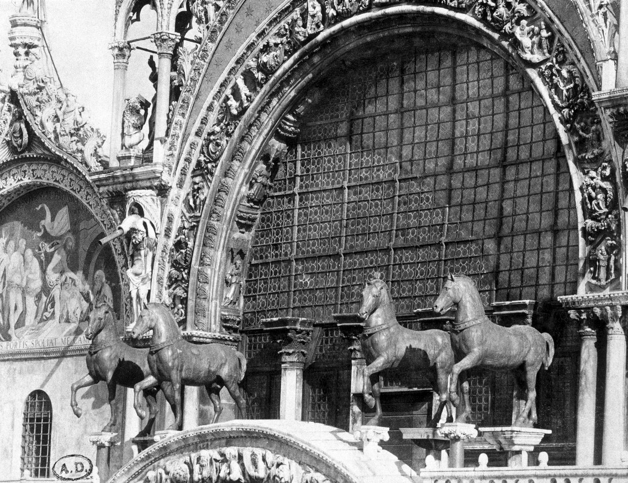 Die Pferde der Basilika San Marco in Venedig - Fotografie von C. Naya von Carlo Naya