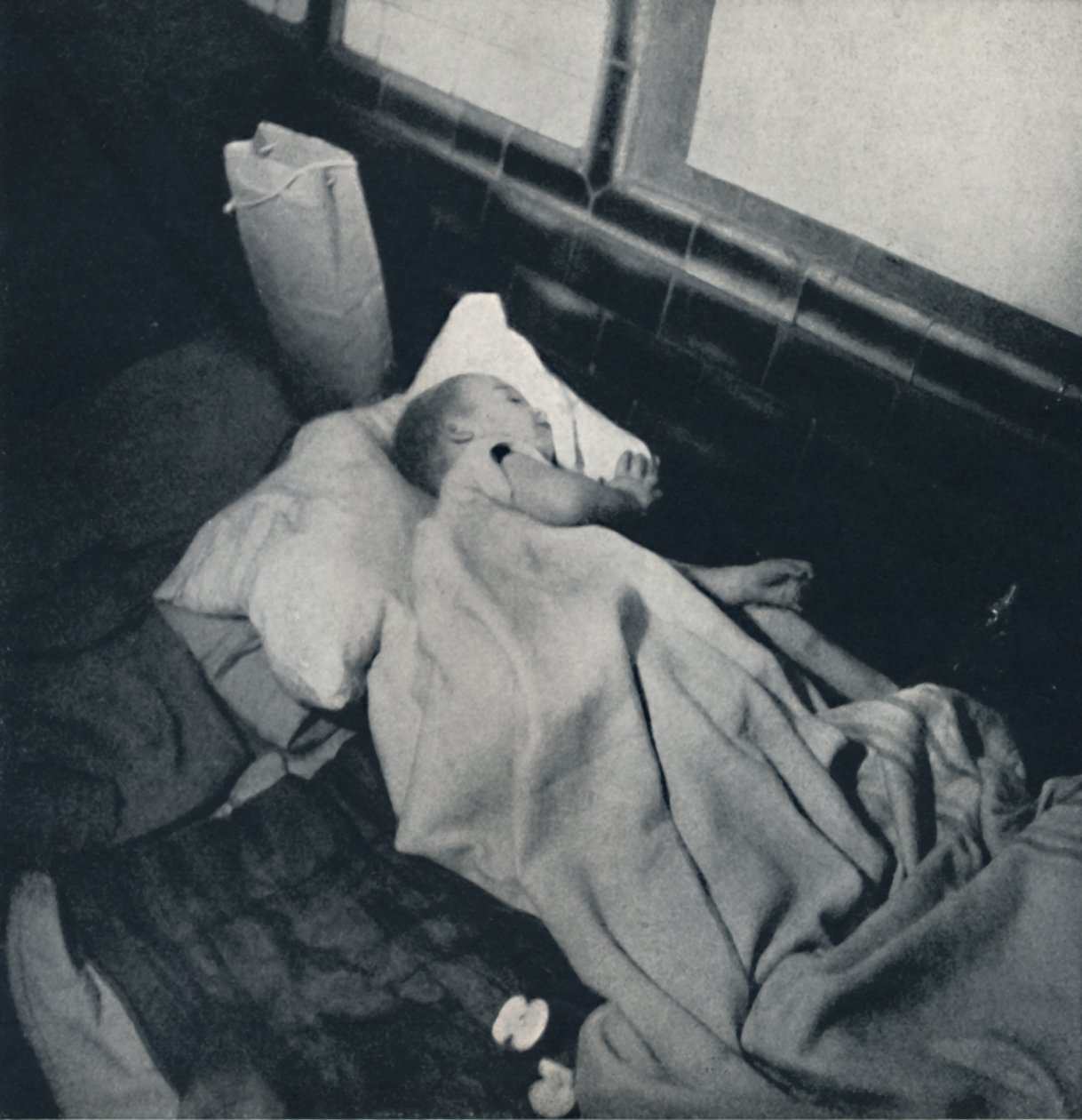 Schlafendes Baby von Cecil Beaton