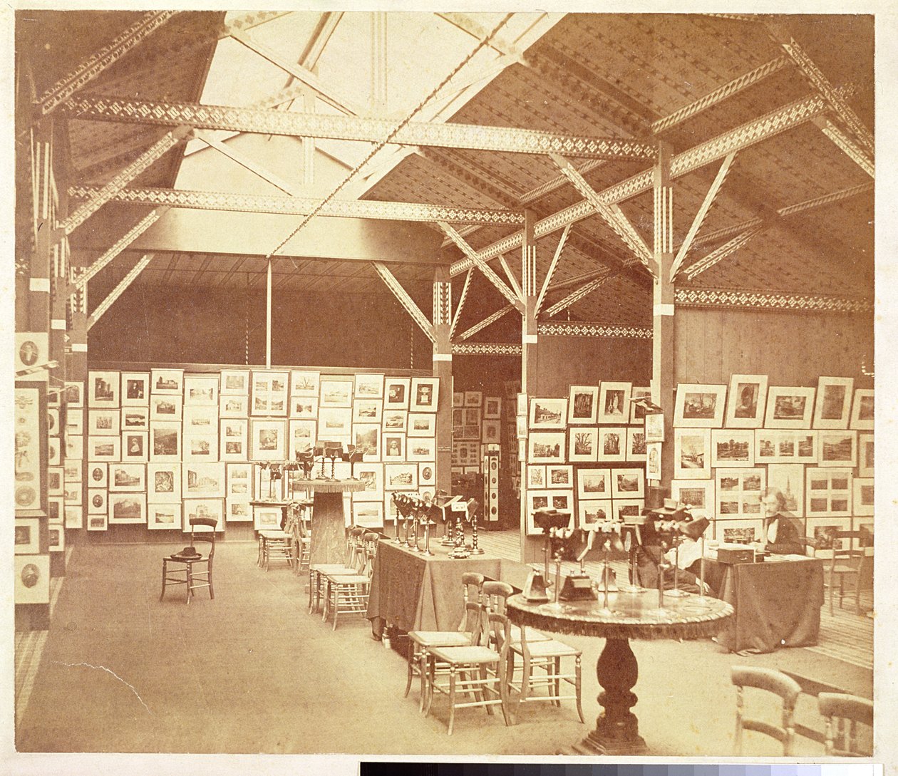 Ausstellung der Fotografischen Gesellschaft im South Kensington Museum, 1858 von Charles Thurston Thompson