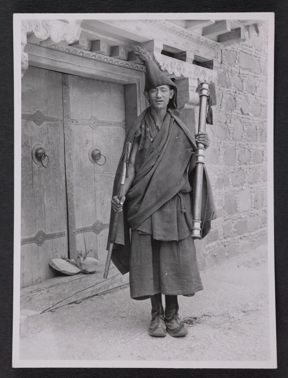 Ein Geko oder klösterlicher Disziplinar mit Ritualkeule von Charles Alfred Bell