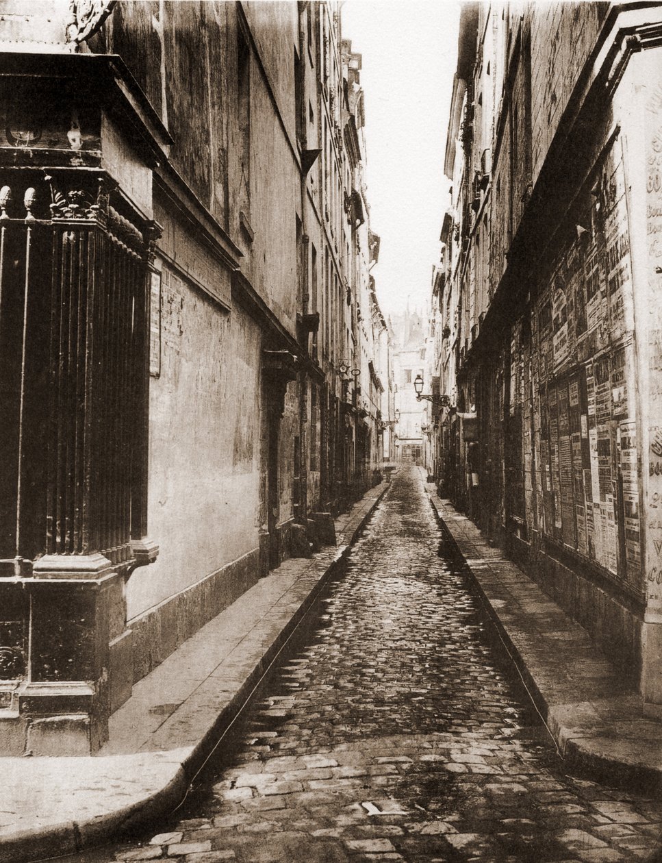 Rue Visconti in Paris, aufgenommen von der Rue de Seine. 6. Arrondissement von Charles Marville