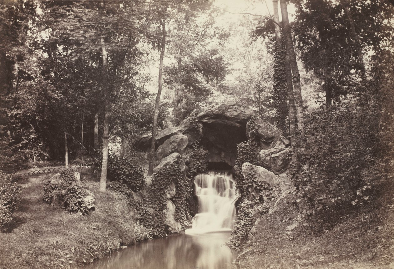 Blick auf die kleine Grotte zum Hirschteich, Bois de Boulogne, 1858 von Charles Marville