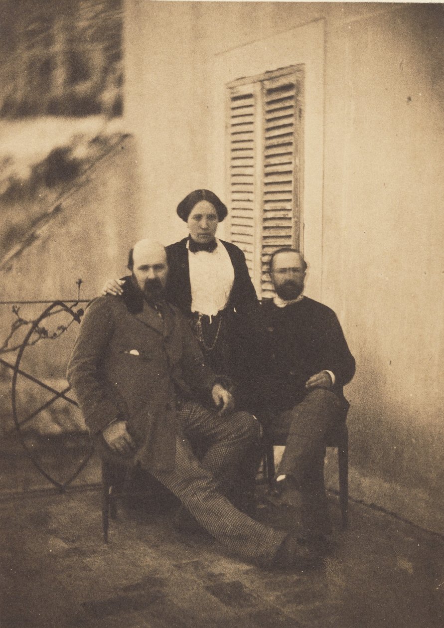 [Porträt von Rachel Félix und zwei unbekannten Männern auf einem Balkon] von Charles Nègre