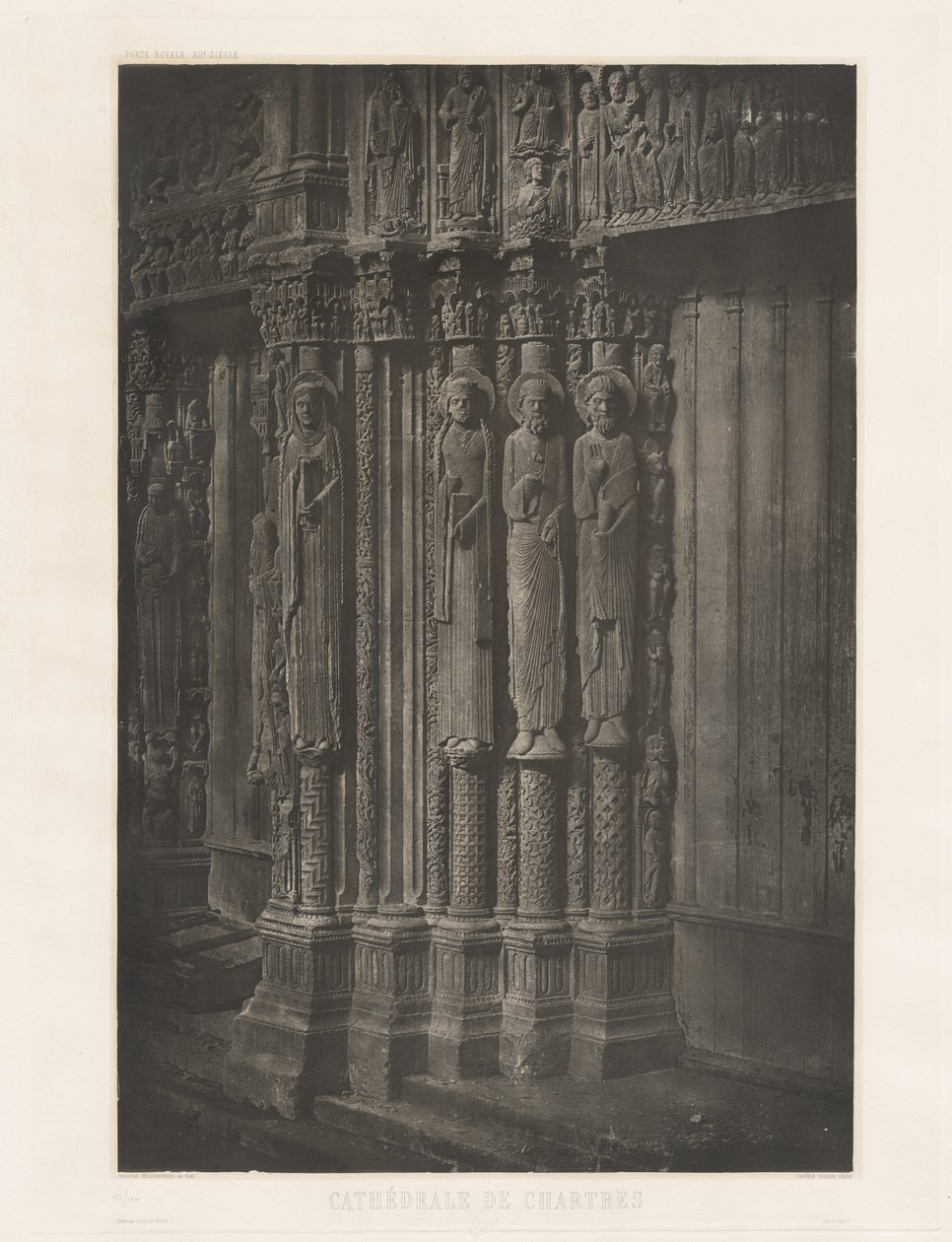 Tafel XIII – Kathedrale von Chartres, Statuensäulen der zentralen Tür des Königseingangs von Charles Nègre