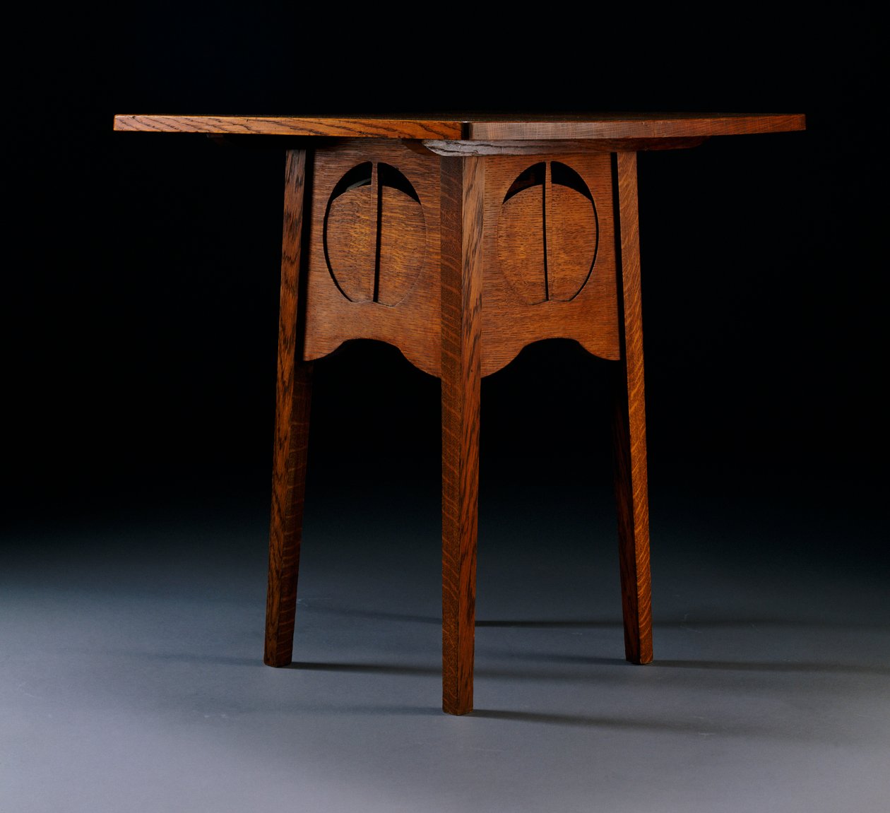 Kartentisch entworfen für die Argyle Street Tea Rooms, Glasgow, 1888-89 von Charles Rennie Mackintosh