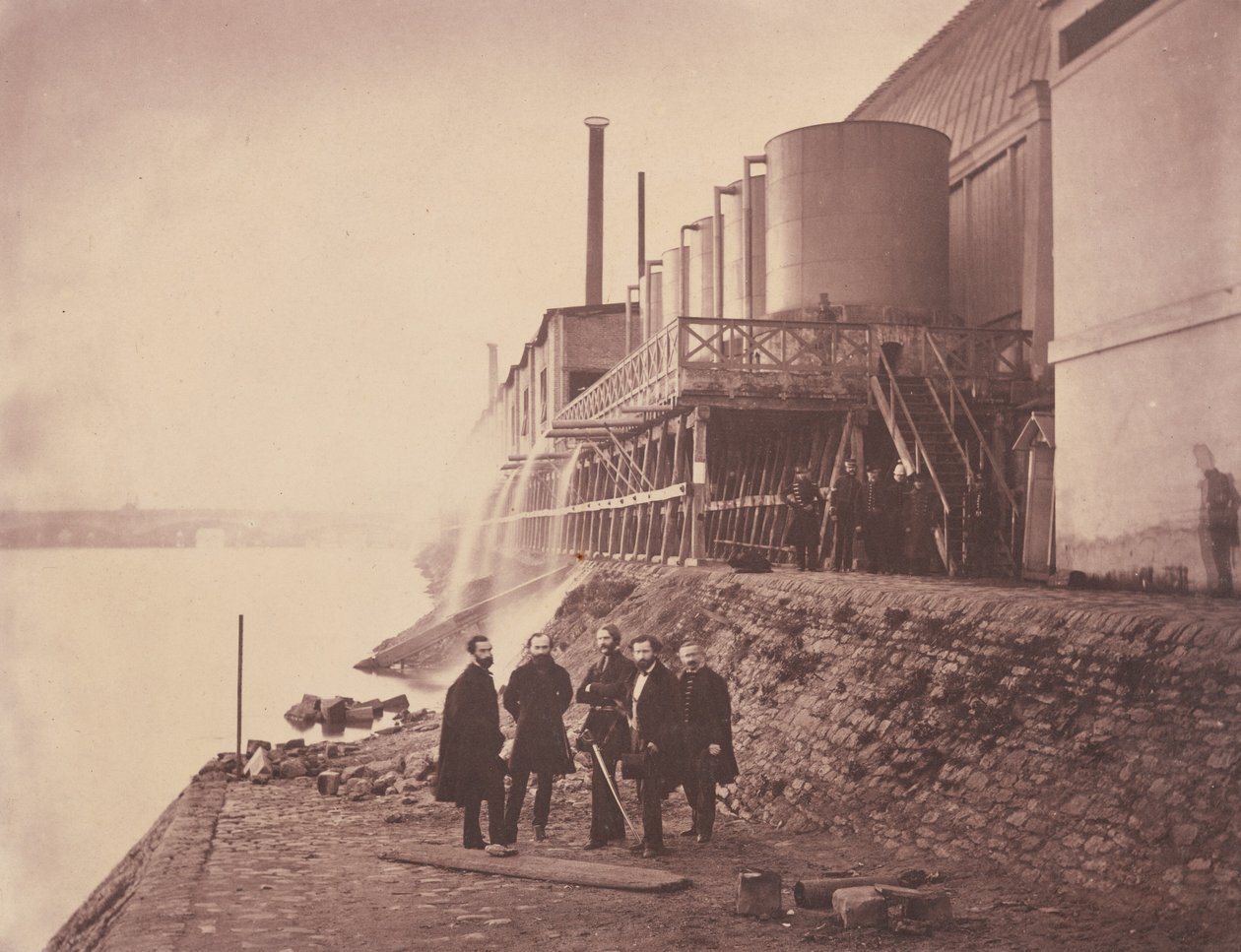 Wassertanks außerhalb des Anbaus, Pariser Weltausstellung von Charles Thurston Thompson