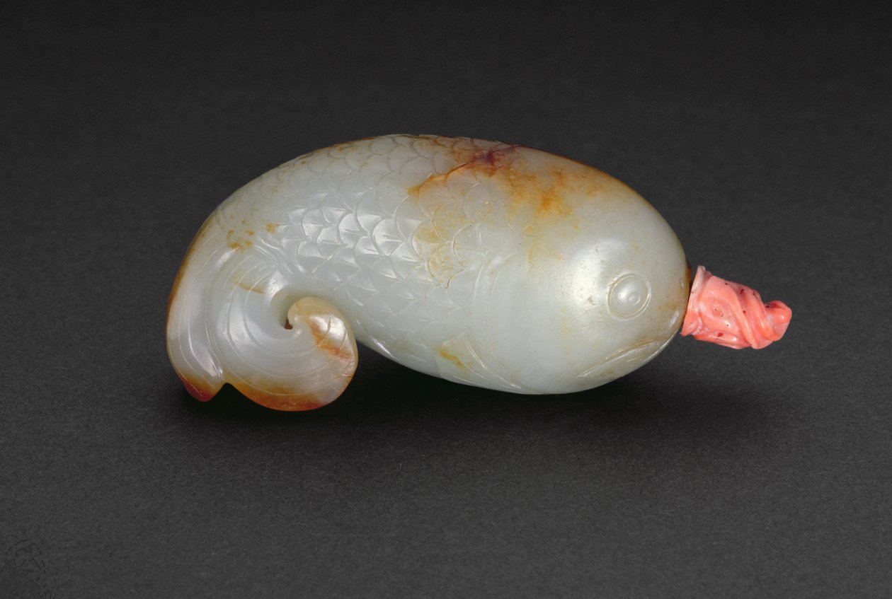 Schnupftabakflasche in Form eines Fisches mit gekräuseltem Kleeblatt-Schwanz von Chinese School