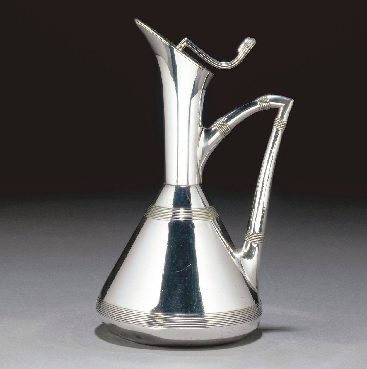 Eine Kanne von Christopher Dresser