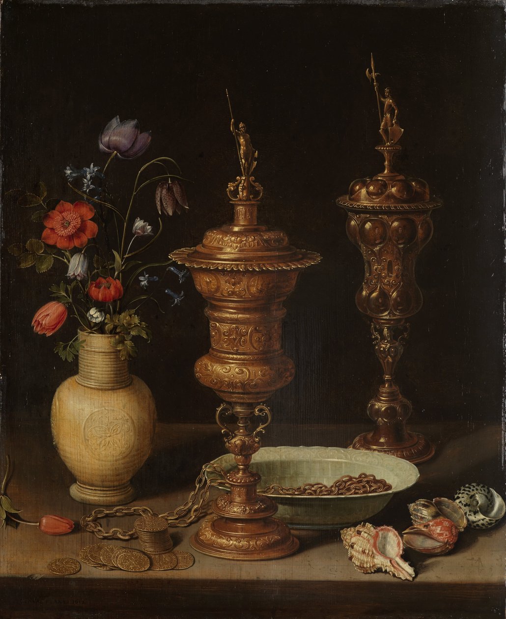 Stillleben mit Blumen und Goldpokalen von Charlotte Evans