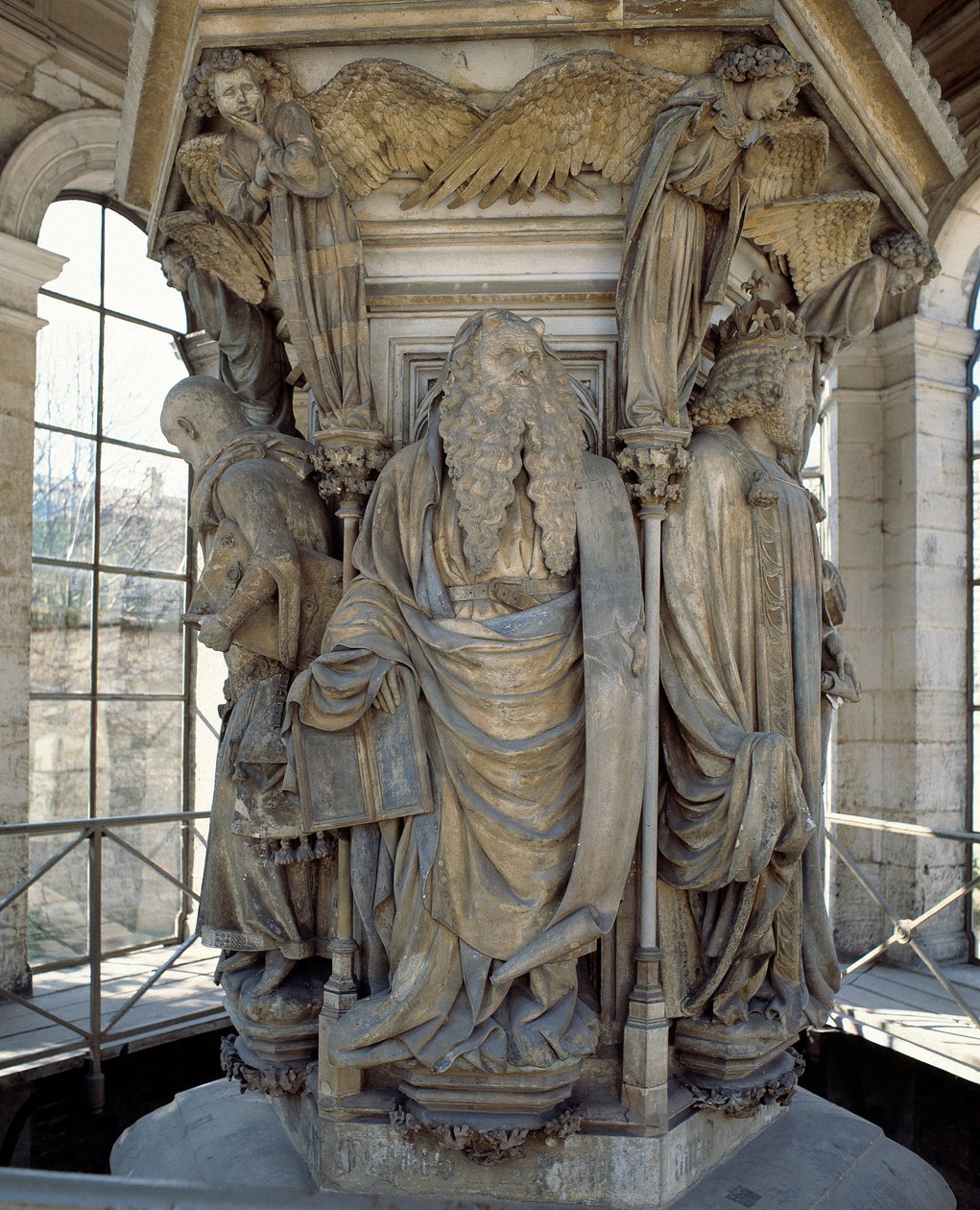 Der Sockel des Mosesbrunnens zeigt die Propheten, die das Kommen Christi voraussagten (Skulptur) von Claus Sluter
