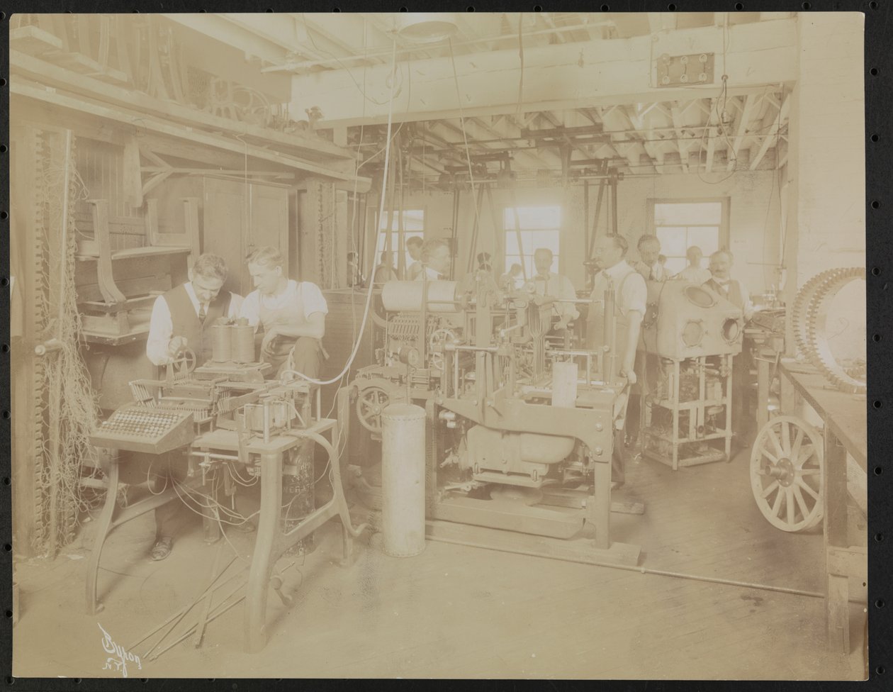 Dressler & Co. Filmstudio mit arbeitenden Männern, New York von Company Byron