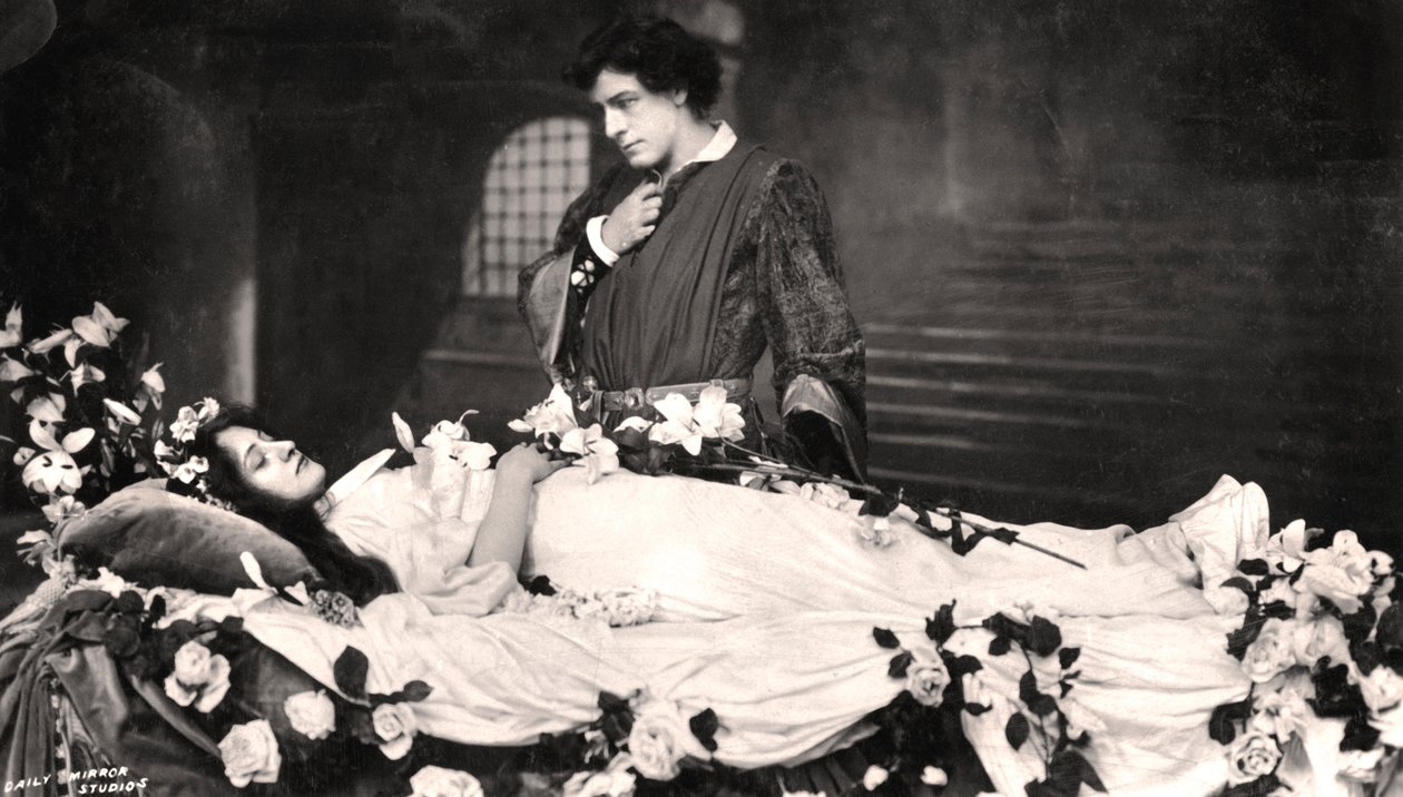 Matheson Lang und Nora Kerin in einer Szene aus Romeo und Julia, 1908 von Daily Mirror Studios