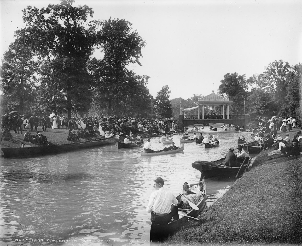 Konzert auf dem Grand Canal, Belle Isle Park, 1903-20 von Detroit Publishing Co.
