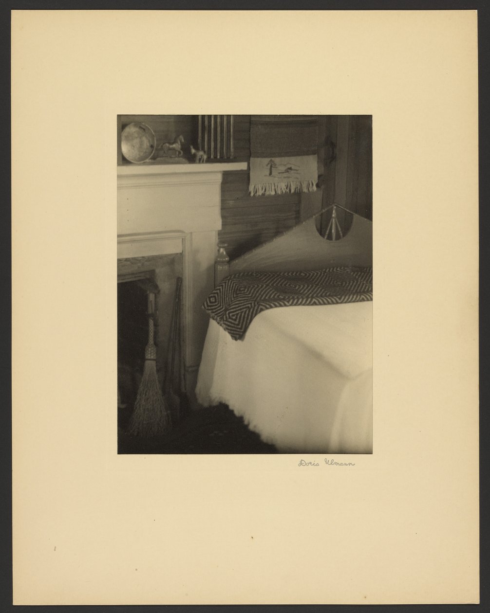 [Innenraum von Olive Dame Campbells Haus, Brasstown, North Carolina] von Doris Ulmann