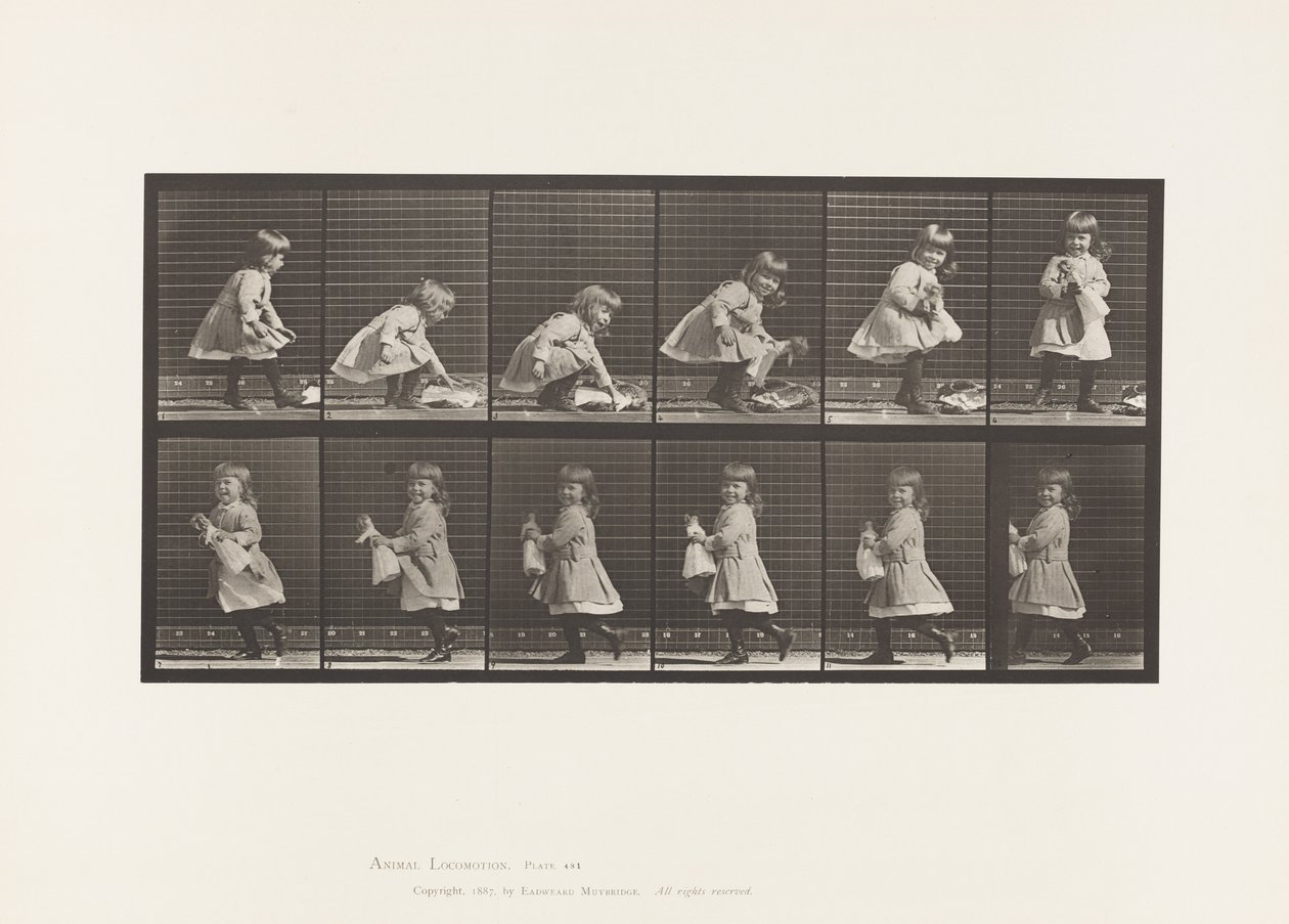 Kind, hebt eine Puppe, dreht sich und geht weg von Eadweard Muybridge