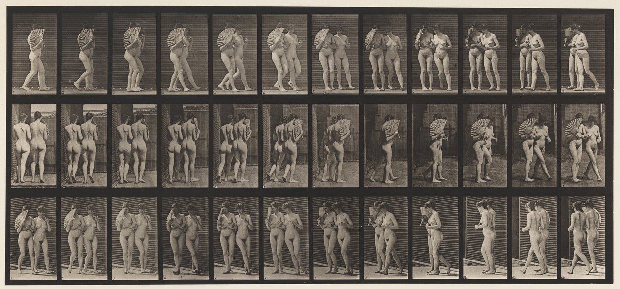 Tafel 54. Gehen, zwei Modelle/einer schwenkt einen Fächer, Arm in Arm von Eadweard Muybridge