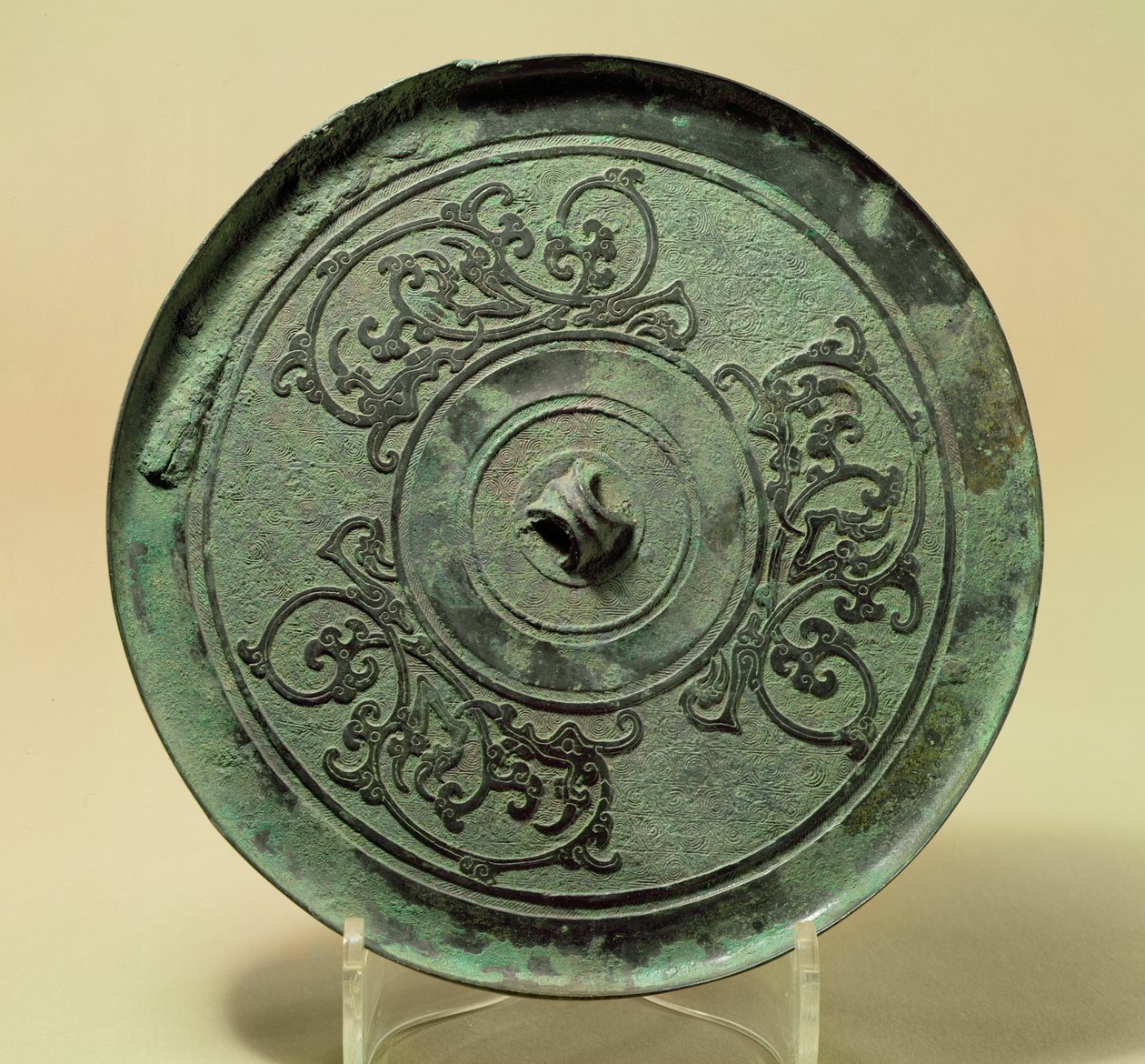 Spiegel mit verschlungenen Drachen, Östliche Zhou-Dynastie, Zeit der Streitenden Reiche, 475-221 v. Chr. von Eastern Zhou Dynasty Chinese School