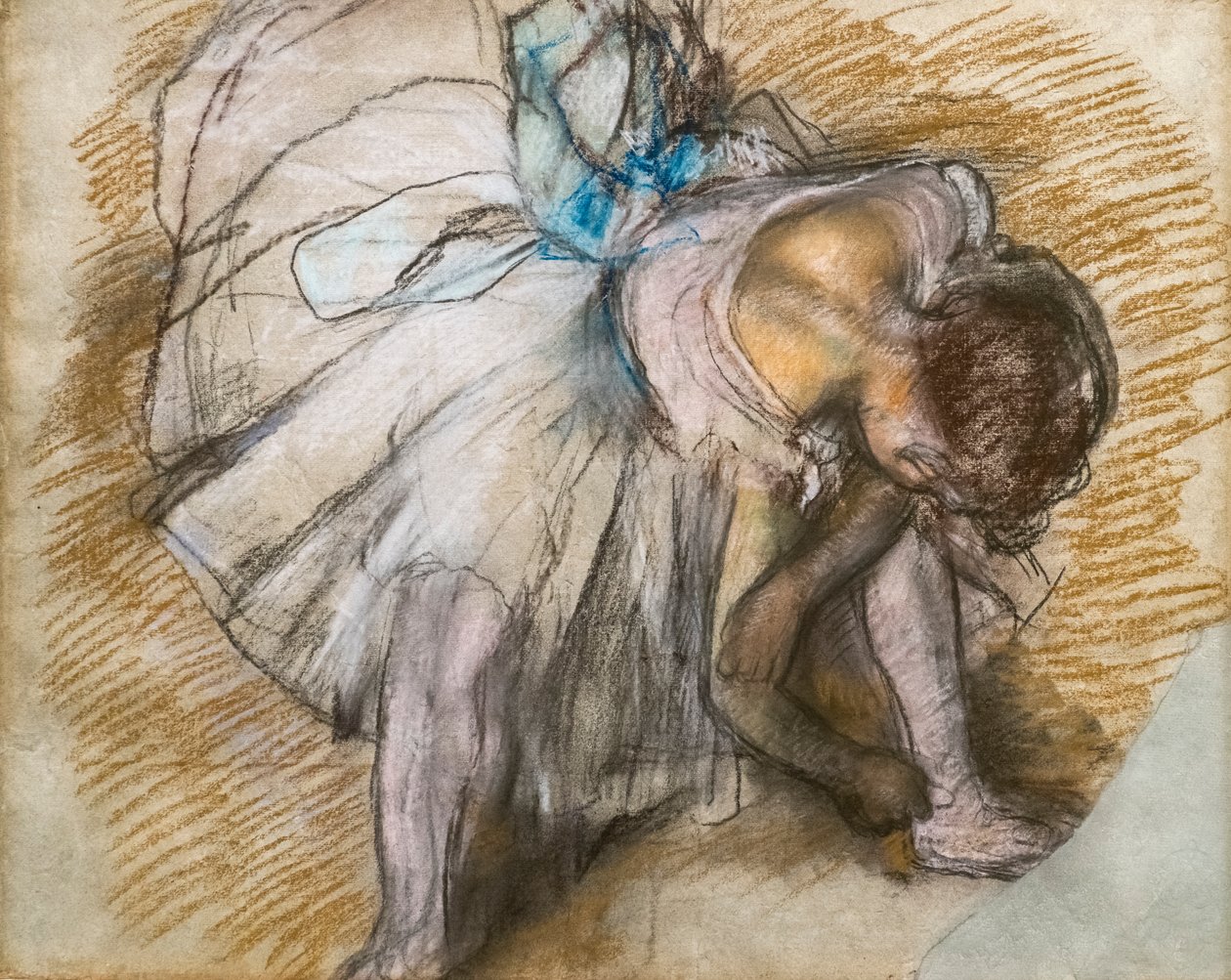 Tänzerin, die ihren Schuh anpasst von Edgar Degas