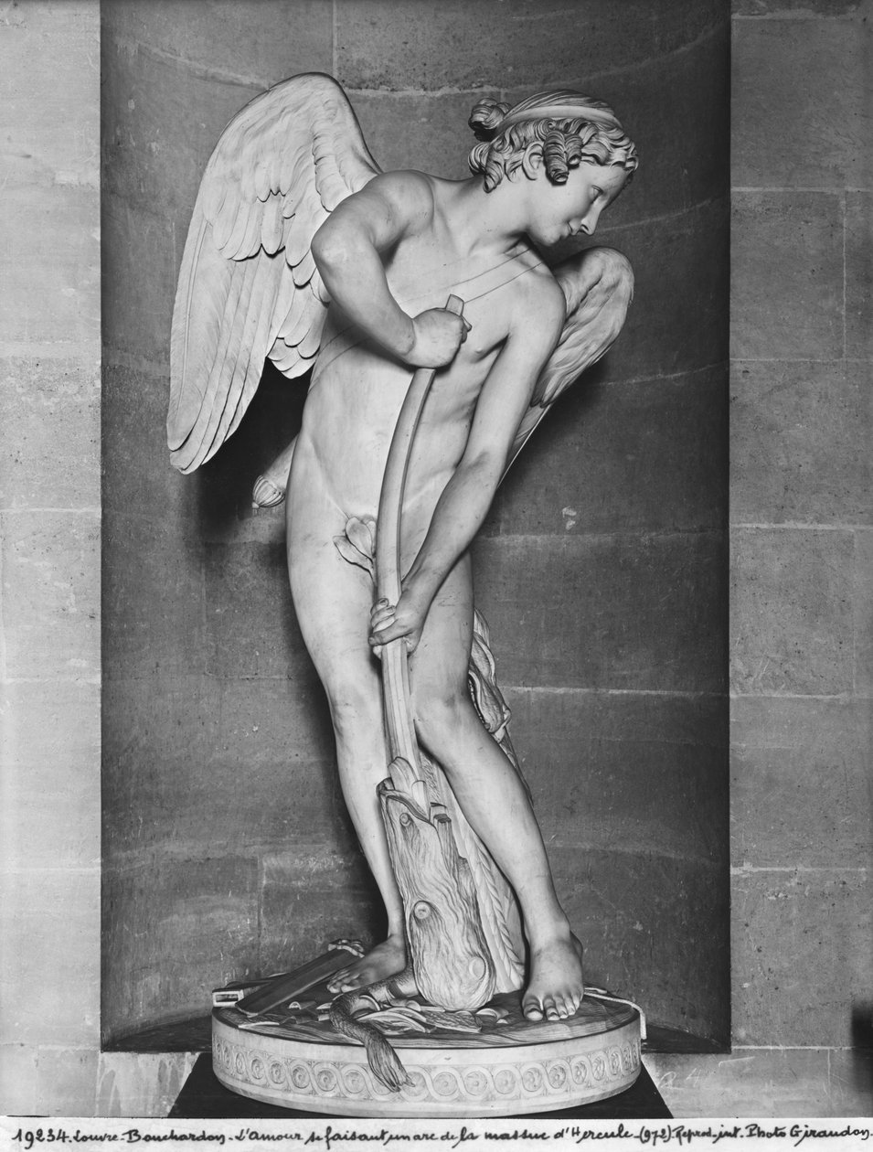 Cupidus schnitzt seinen Bogen aus der Keule des Herkules, 1747-50 von Edmé Bouchardon
