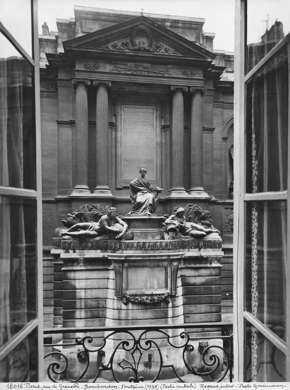 Ansicht des Brunnens der vier Jahreszeiten, zentraler Teil, rue de Grenelle (Detail) von Edmé Bouchardon