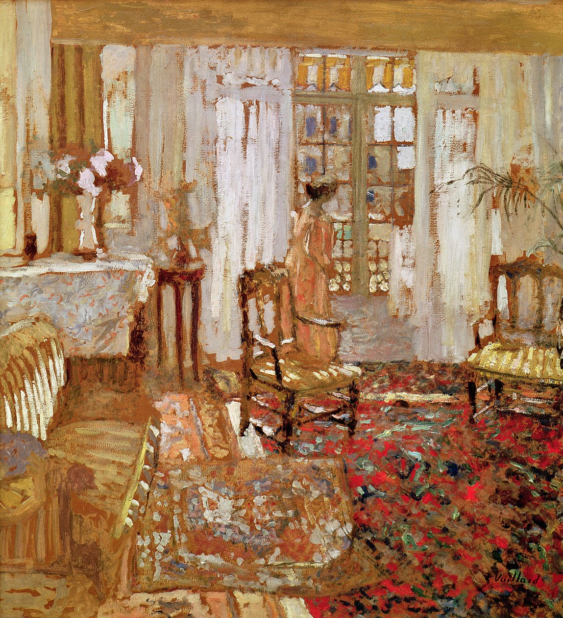 Interieur mit einer Frau in Gelb vor einem Fenster von Edouard Vuillard