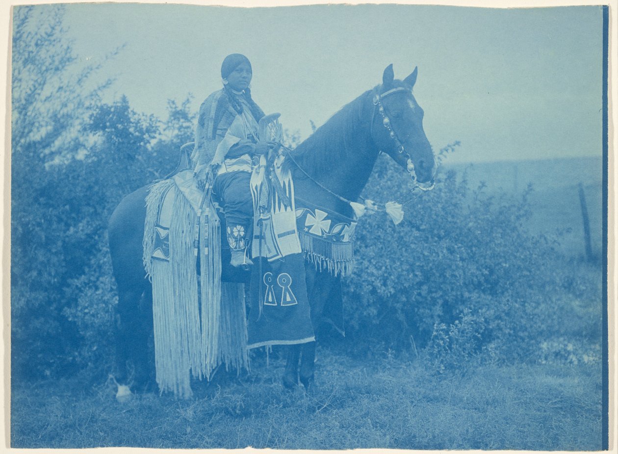 [Cayuse-Frau zu Pferd] von Edward S. Curtis