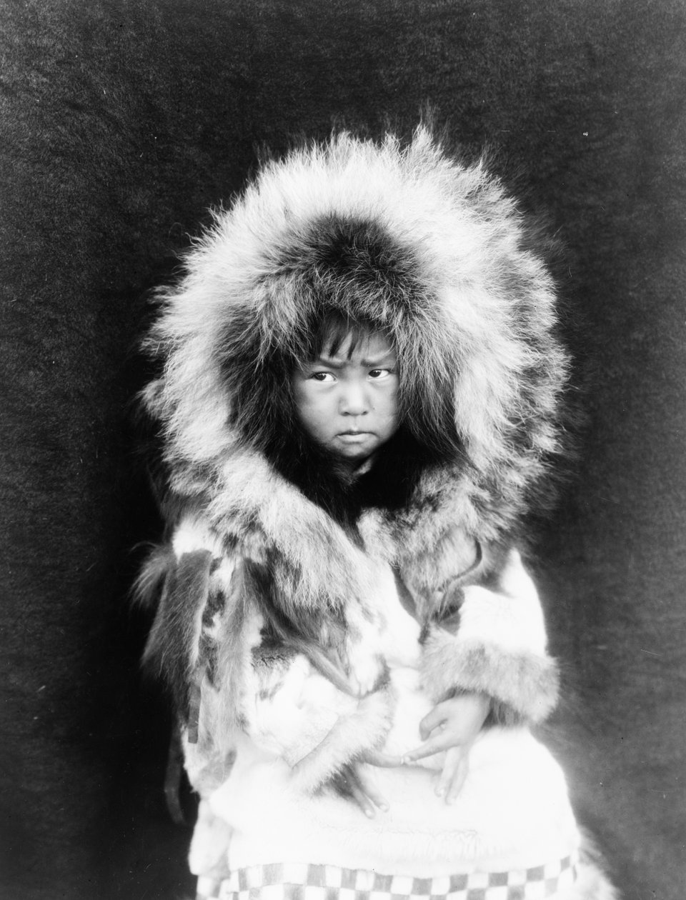 Eskimo-Kind aus Noatak, Alaska, ca. 1929 (s/w Foto) von Edward Sheriff Curtis