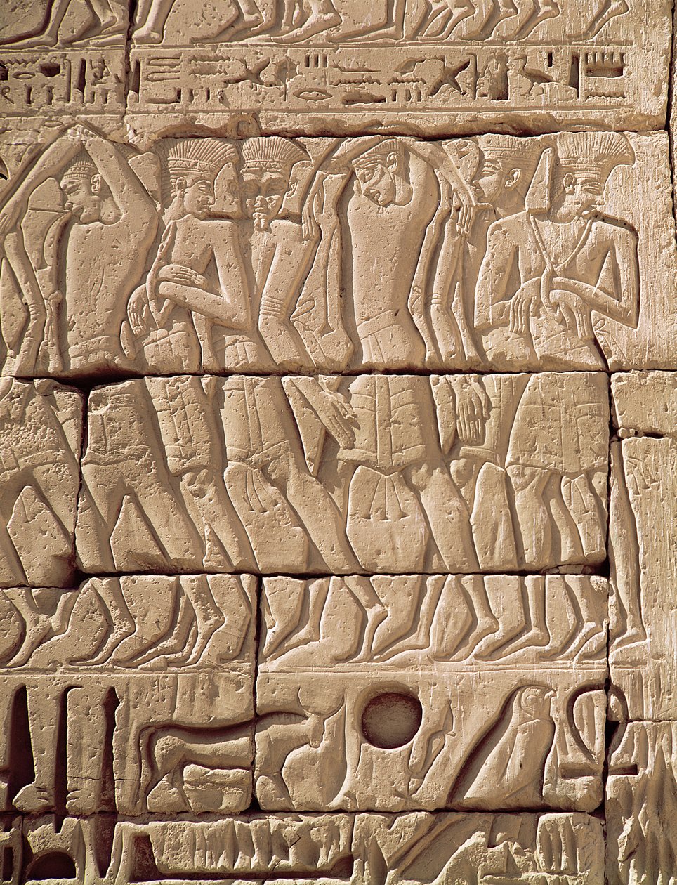 Philistäische Gefangene werden weggeführt, aus dem Tempel von Ramses III, Neues Reich von Egyptian 20th Dynasty