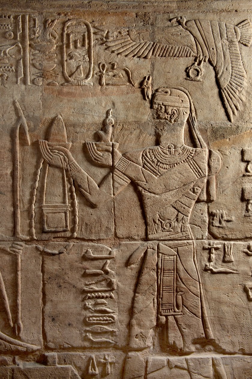 Relief auf einem Schrein, errichtet von Pharao Taharqa im Hof des Amun-Tempels, erbaut von ihm in Kawa in Nubien, 25. Dynastie, Spätzeit, 690-64 v. Chr. (Detail) von Egyptian 25th Dynasty