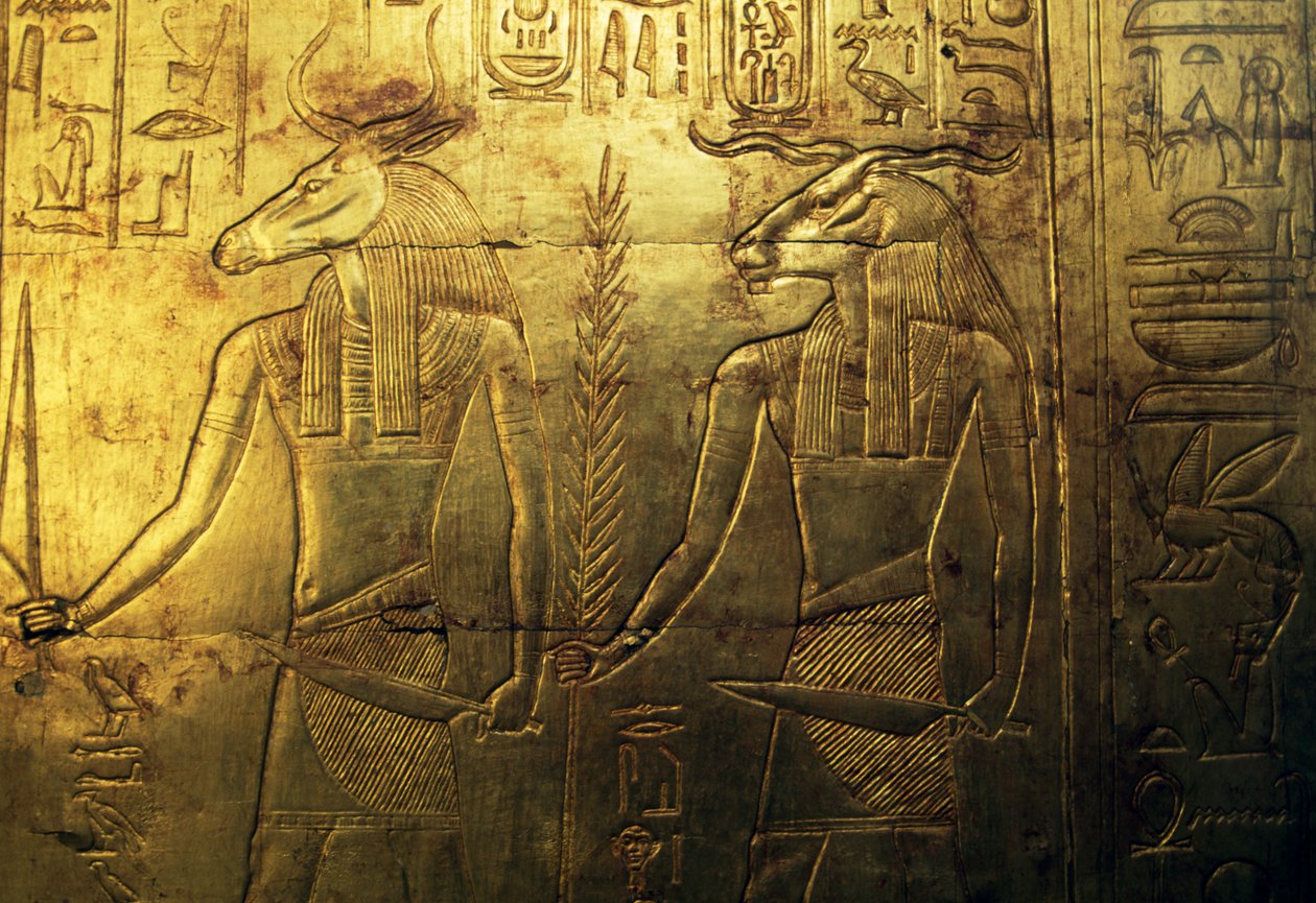Götter, Gravur der Rückwand der dritten Grabkapelle, mit Gold bedeckt, Schatzkammer von Tutanchamun, Ägypten, ägyptische Zivilisation, Neues Reich, XVIII. Dynastie von Egyptian 18th Dynasty