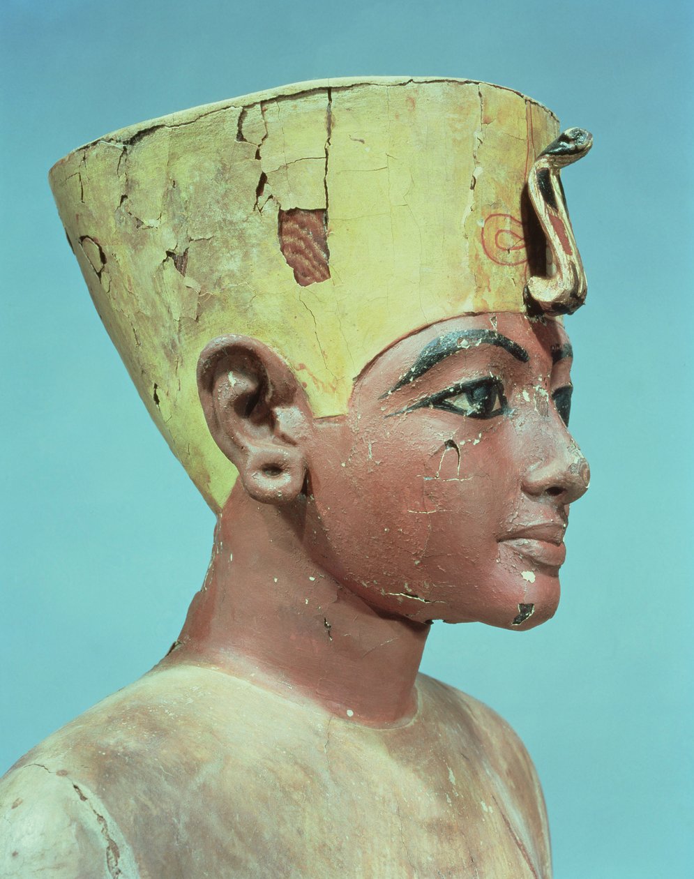 Kopf einer Puppe des jungen Tutanchamun (ca. 1370-52 v. Chr.), der einen Kompromiss zwischen der Krone der Könige von Unterägypten und dem Kopfschmuck von Nofretete trägt (bemaltes und stuckiertes Holz) von Egyptian 18th Dynasty