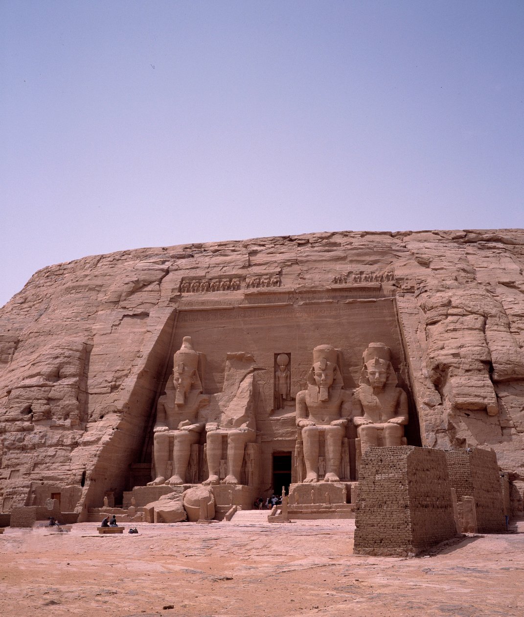Ägyptische Antiquität: Koloss des Tempels von Ramses II. 1271-1256 v. Chr. Abu Simbel, Assuan, Ägypten von Egyptian 19th Dynasty