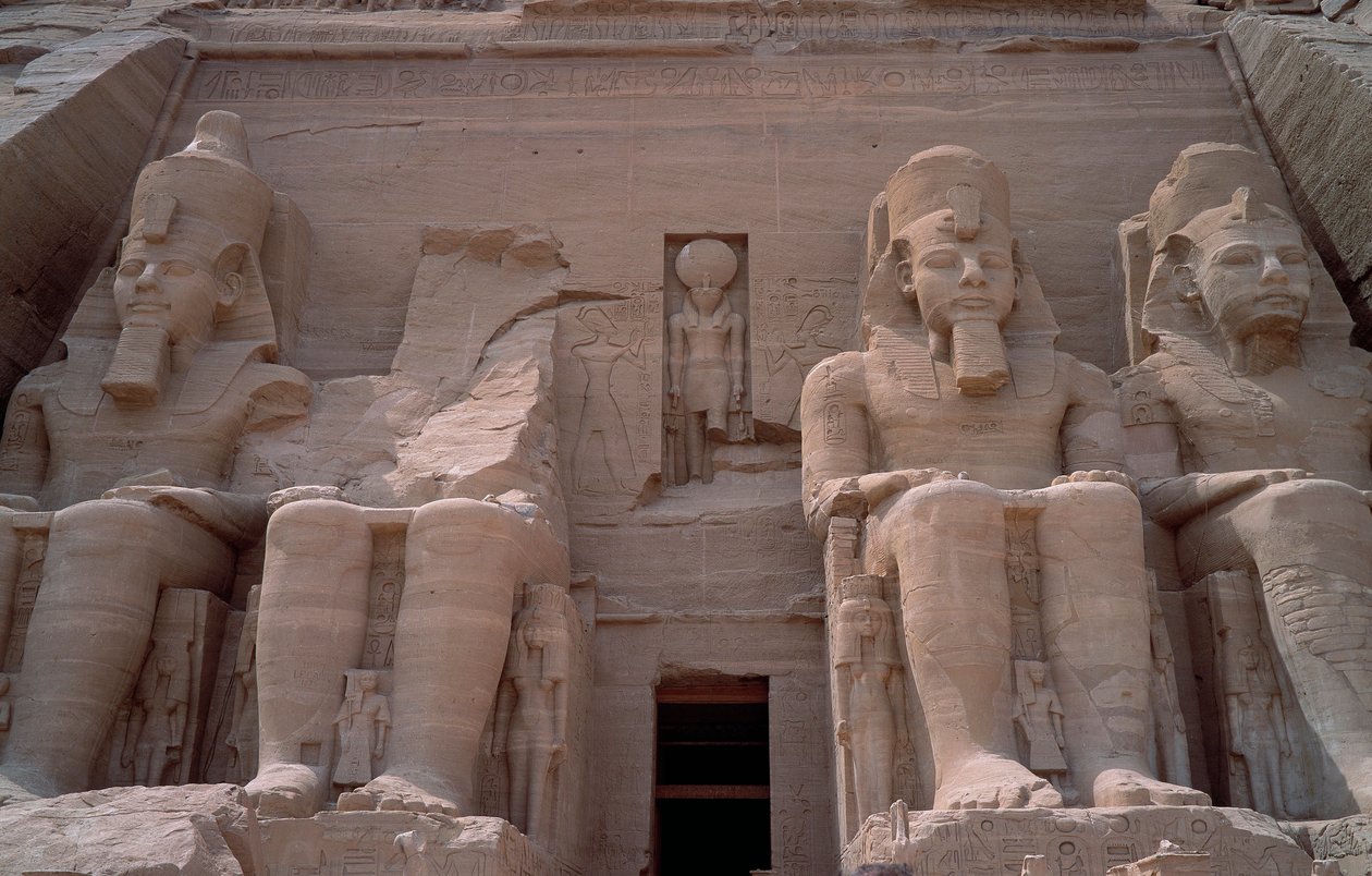 Ägyptische Antiquität: Koloss des Tempels von Ramses II. (1271-1256 v. Chr.), Abu Simbel, Assuan, Ägypten von Egyptian 19th Dynasty