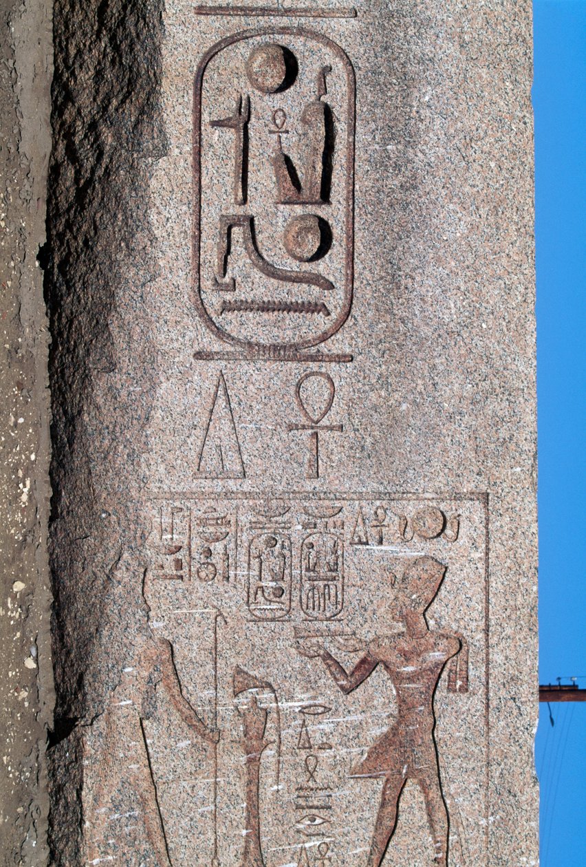 Obelisk mit Reliefs und Inschriften von Ramses II, Großer Tempel des Amun, Tanis, Ägypten, Neues Reich, Dynastie XIX von Egyptian 19th Dynasty