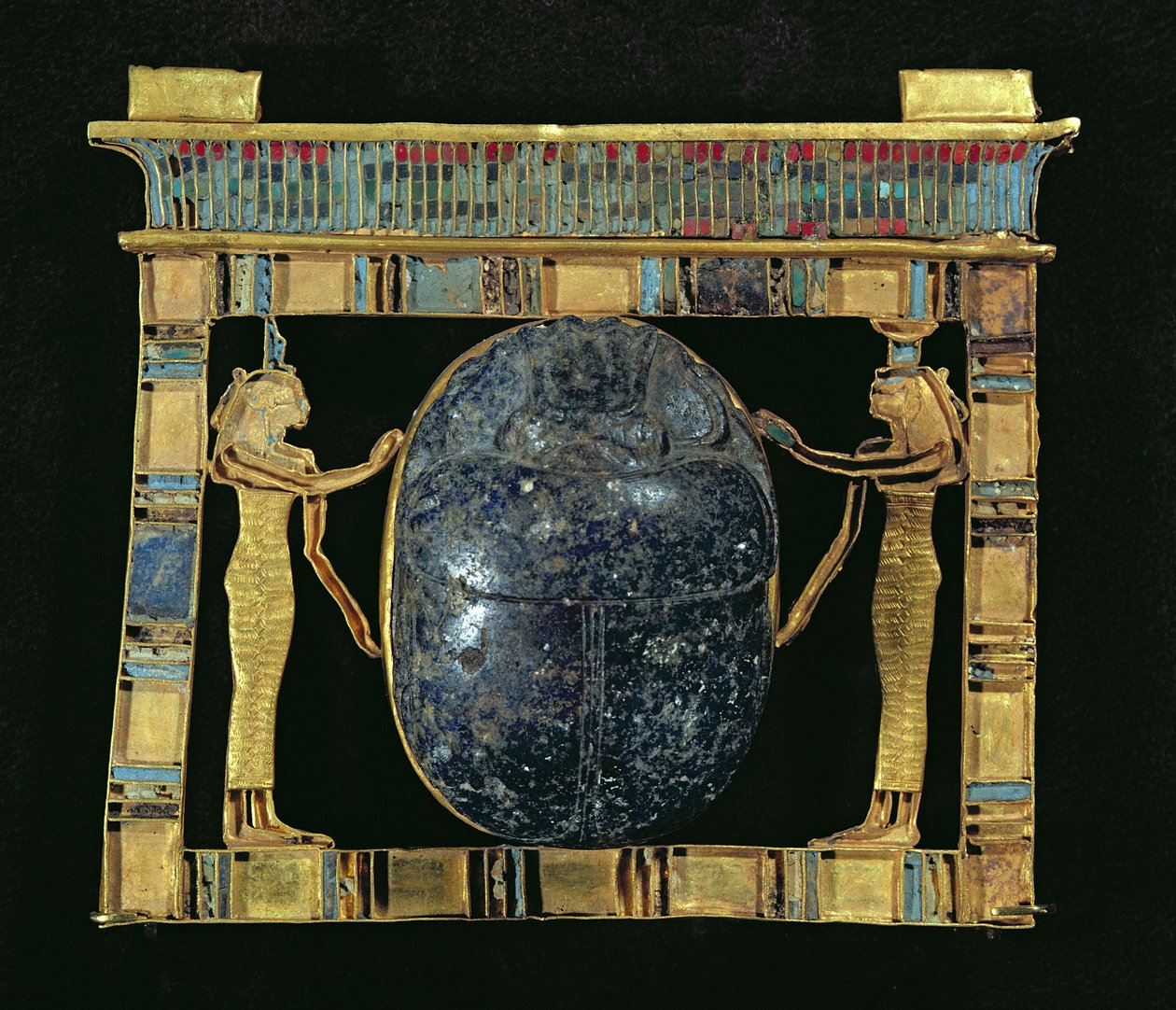 Pektorale des Wesirs Paser, mit einem Skarabäus flankiert von den Göttinnen Isis und Nephthys, aus dem Serapeum in Memphis, Neues Reich von Egyptian 19th Dynasty