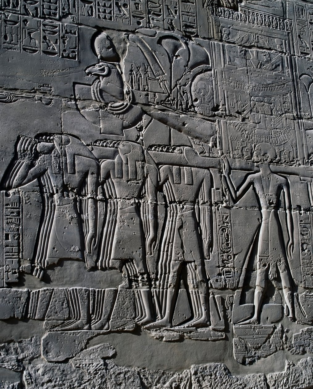 Ramses II vor dem heiligen Boot, Relief, Innenwände der Großen Hypostylhalle, Karnak-Tempelkomplex (Unesco-Welterbeliste) von Egyptian 19th Dynasty