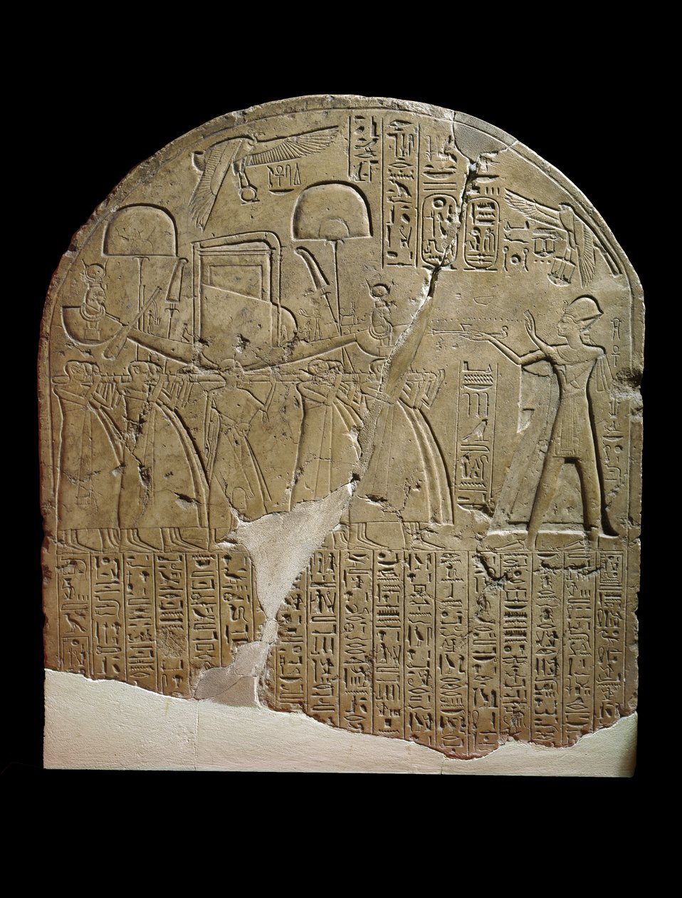 Stela, gewidmet Isis vom Aufseher der Arbeiten in den Tempeln von Ramses II. in Koptos, darstellend den König, der Weihrauch dem heiligen Boot von Isis opfert, getragen von Priestern von Egyptian 19th Dynasty