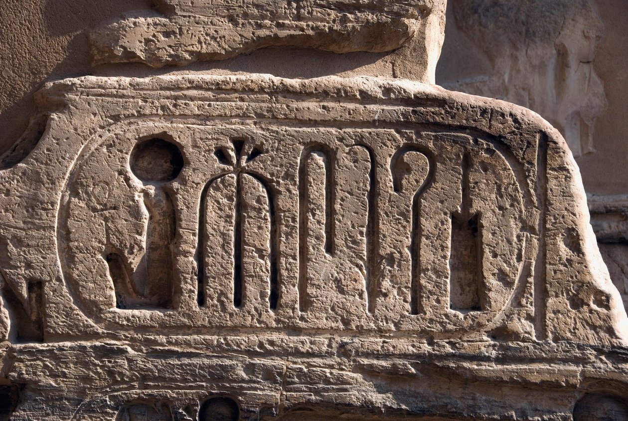 Ägyptische Antike: Kartusche des Pharao Ramses III. Totentempel von Ramses III. (1187-1156 v. Chr.). Luxor, Medinet Habu, Ägypten von Egyptian 20th Dynasty
