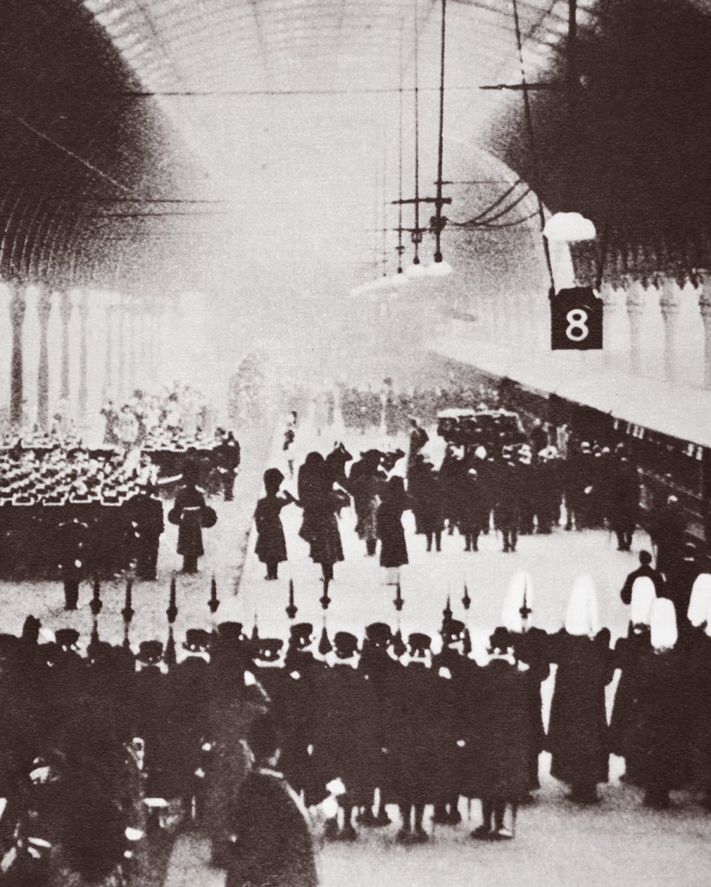 Bahnhof Paddington, der Leichnam von George V auf dem Weg zu seiner letzten Ruhestätte in Windsor, 1936 von English Photographer