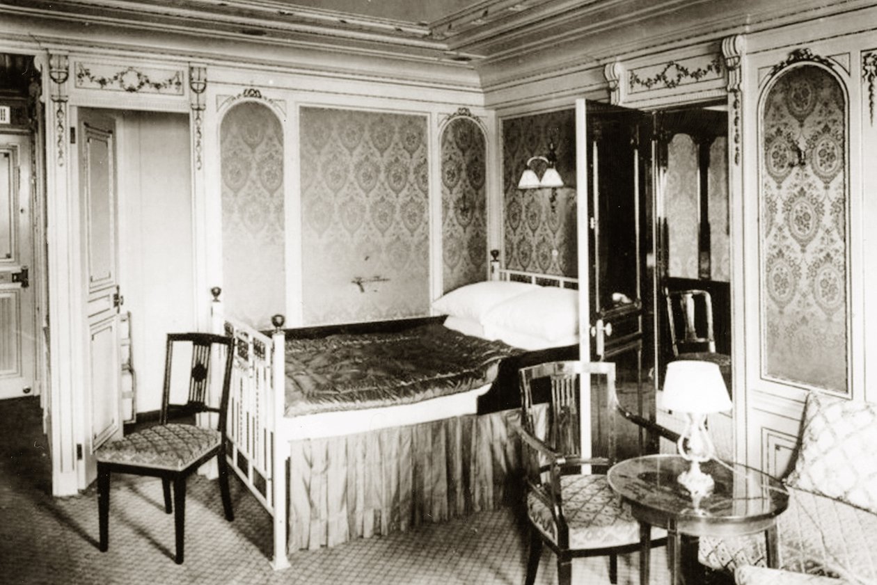Kabine B-58 an Bord der Titanic, im Louis-XVI-Stil dekoriert, 1912 von English Photographer