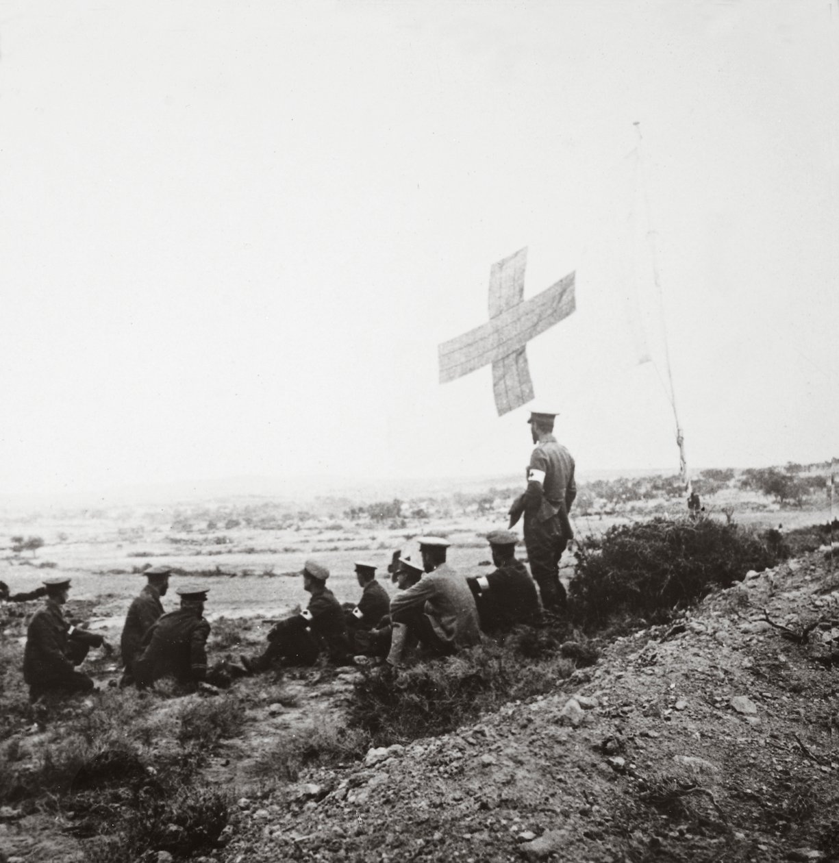 Das Britische Rote Kreuz im Feld bereit für seine Barmherzigkeitsmission von English Photographer