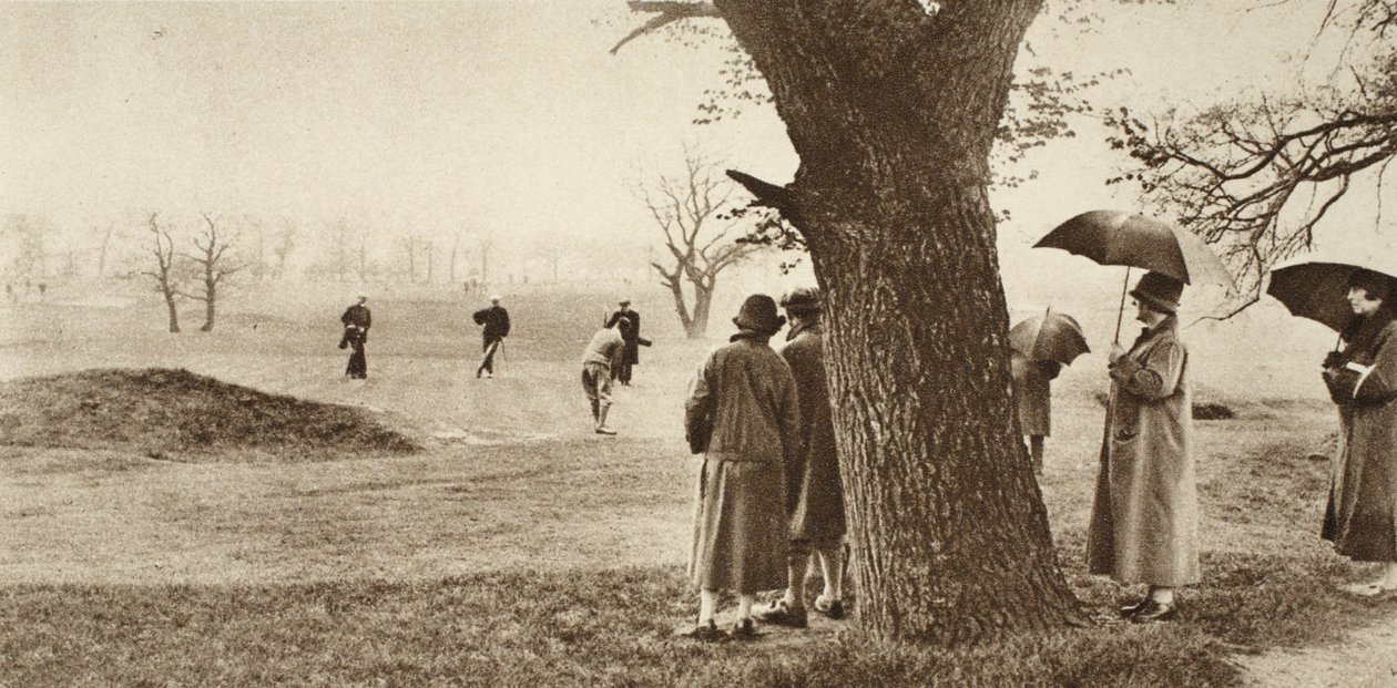 Das neunte Grün auf dem Golfplatz Tooting Bec, aus Wonderful London, veröffentlicht 1926-27 von English Photographer