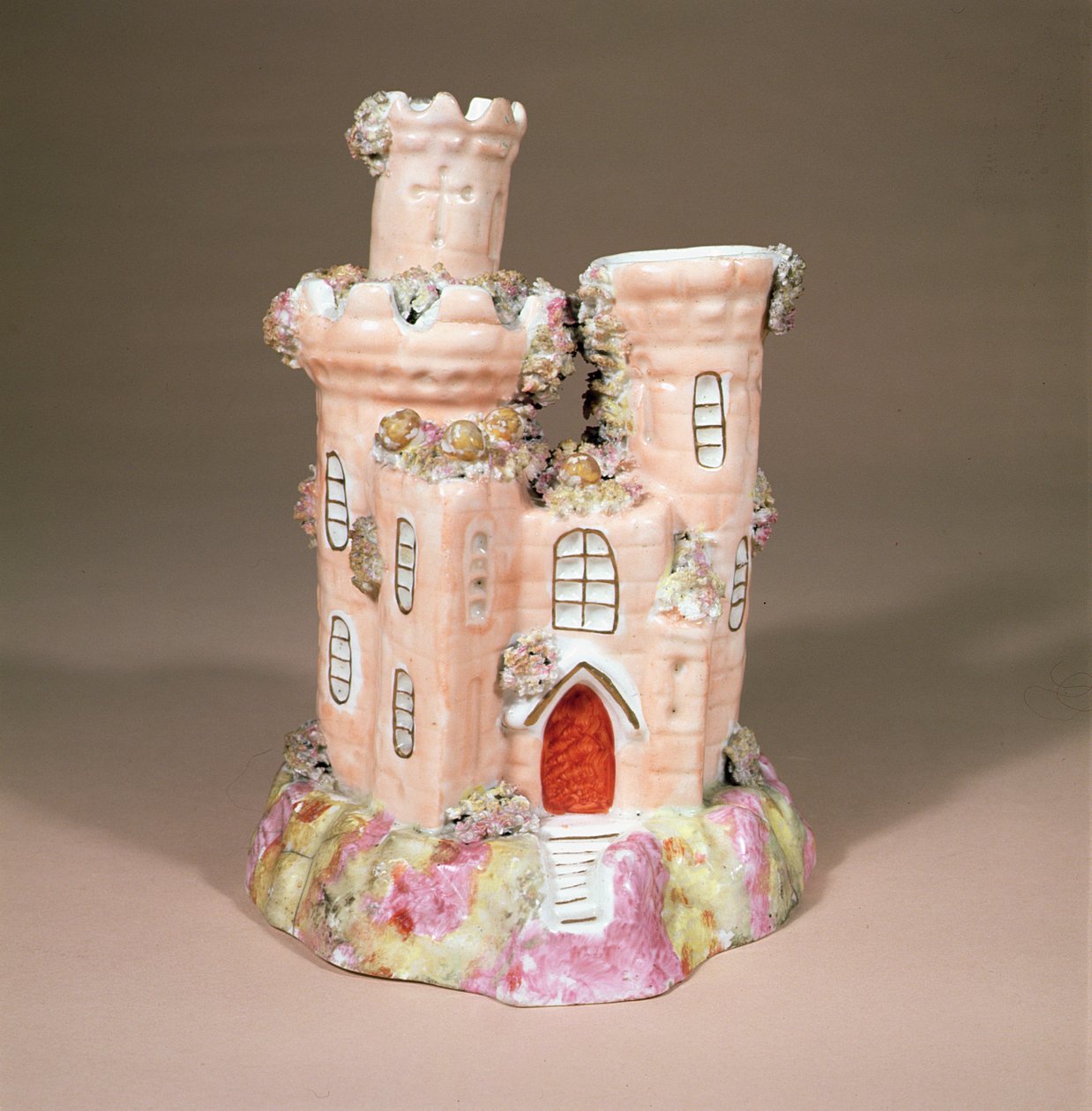 Parfümbrenner in Form einer Burg, wahrscheinlich Staffordshire, um 1835 von English School