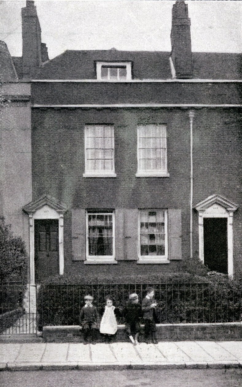 387, Commercial Road, Portsmouth, Hampshire, Geburtsort von Charles Dickens am 7. Februar 1812, um 1900 von English Photographer