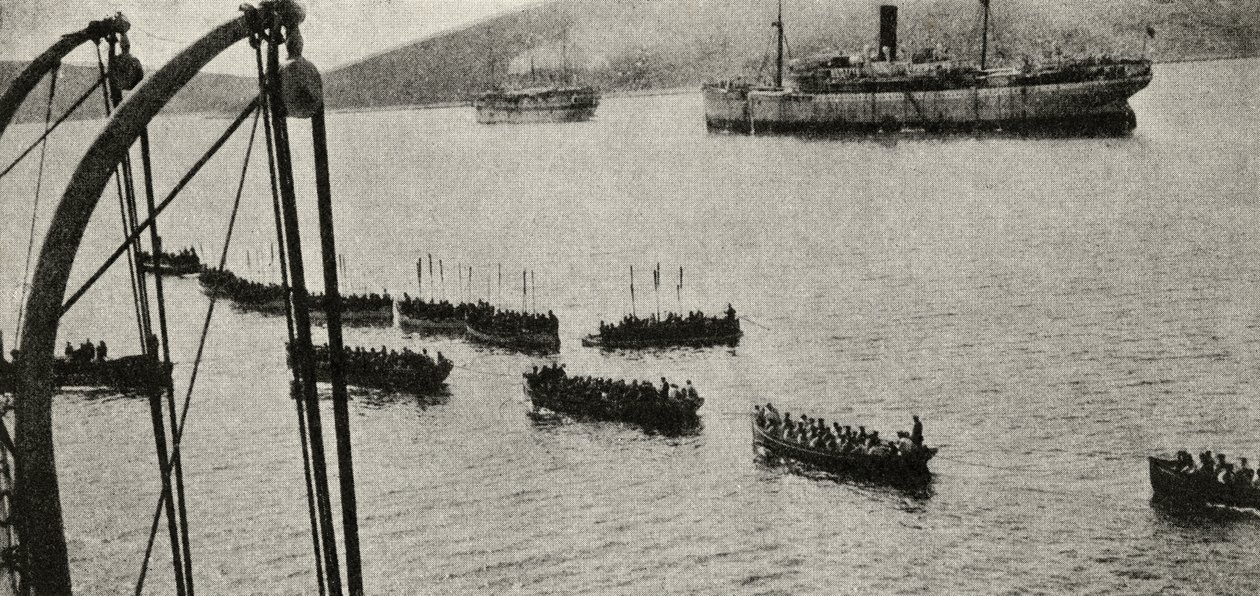 Eine Landungstruppe verlässt die Transportschiffe während der Gallipoli-Kampagne, aus 